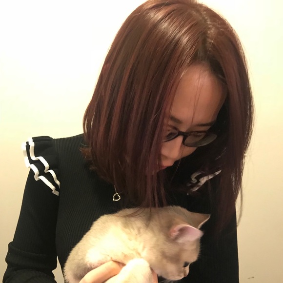 Welcome to Estelle's closet! - Picture 4 of 4